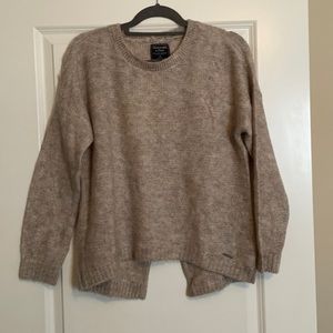 Abercrombie & Fitch sweater